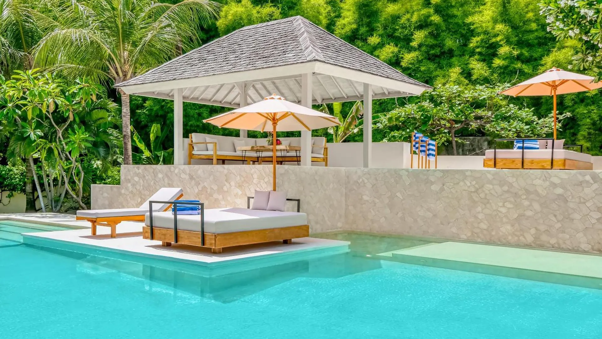 Spacious 2 Villas Combined 9 Bedrooms 2 Pools Seminyak  Seminyak (Bali)