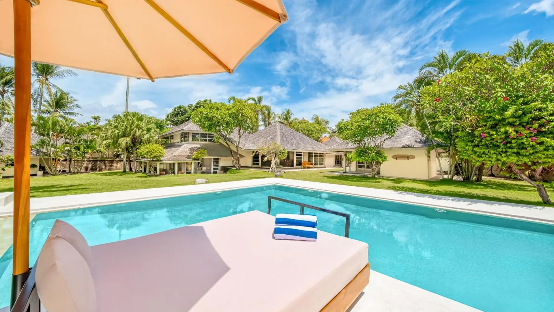 Spacious 2 Villas Combined 9 Bedrooms 2 Pools Seminyak  Seminyak (Bali)