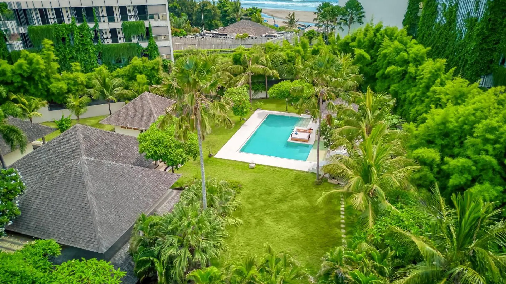 Spacious 2 Villas Combined 9 Bedrooms 2 Pools Seminyak  Holiday home Seminyak (Bali)