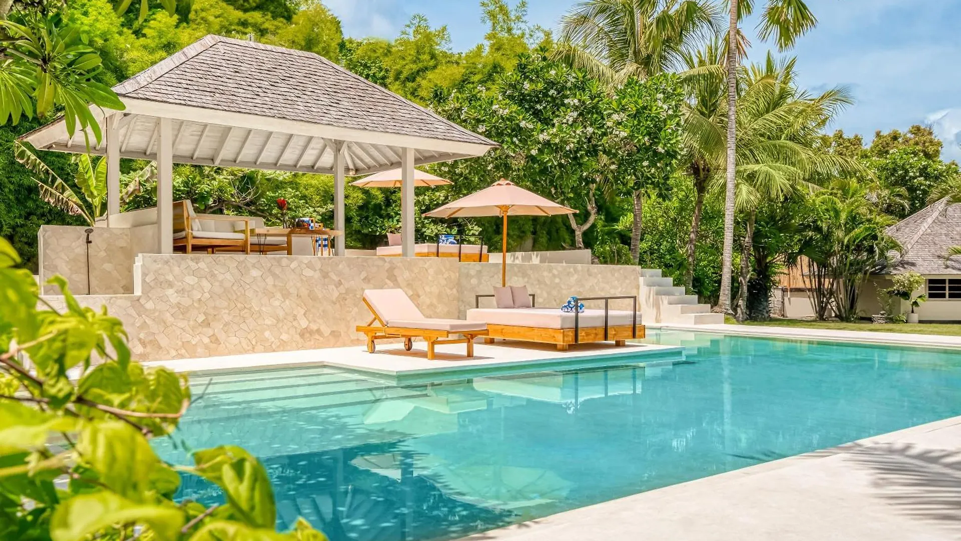 Spacious 2 Villas Combined 9 Bedrooms 2 Pools Seminyak