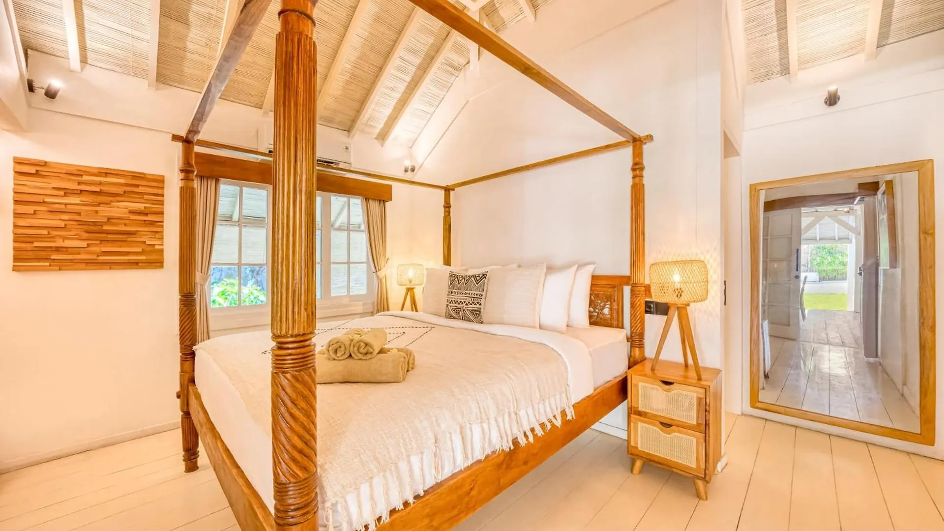 Spacious 2 Villas Combined 9 Bedrooms 2 Pools Seminyak