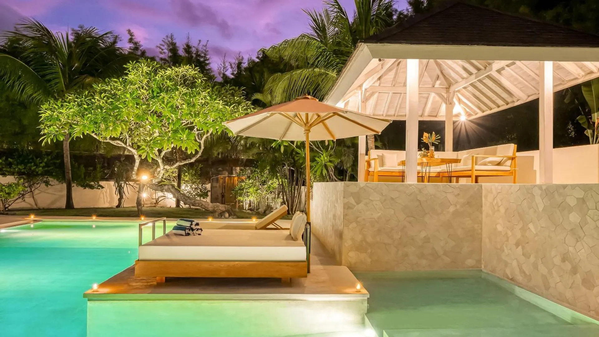 Spacious 2 Villas Combined 9 Bedrooms 2 Pools Seminyak