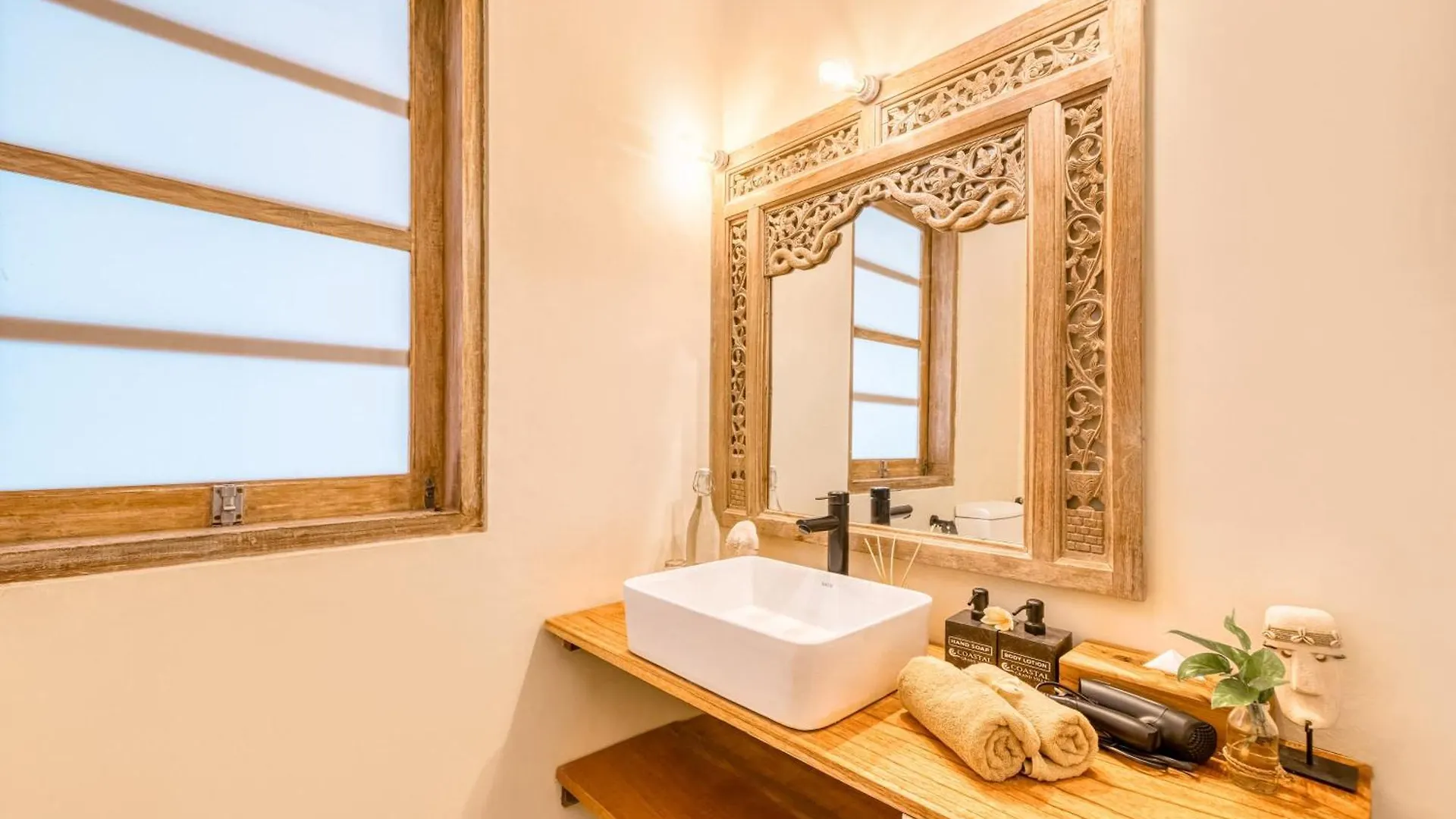 Spacious 2 Villas Combined 9 Bedrooms 2 Pools Seminyak  Seminyak (Bali)