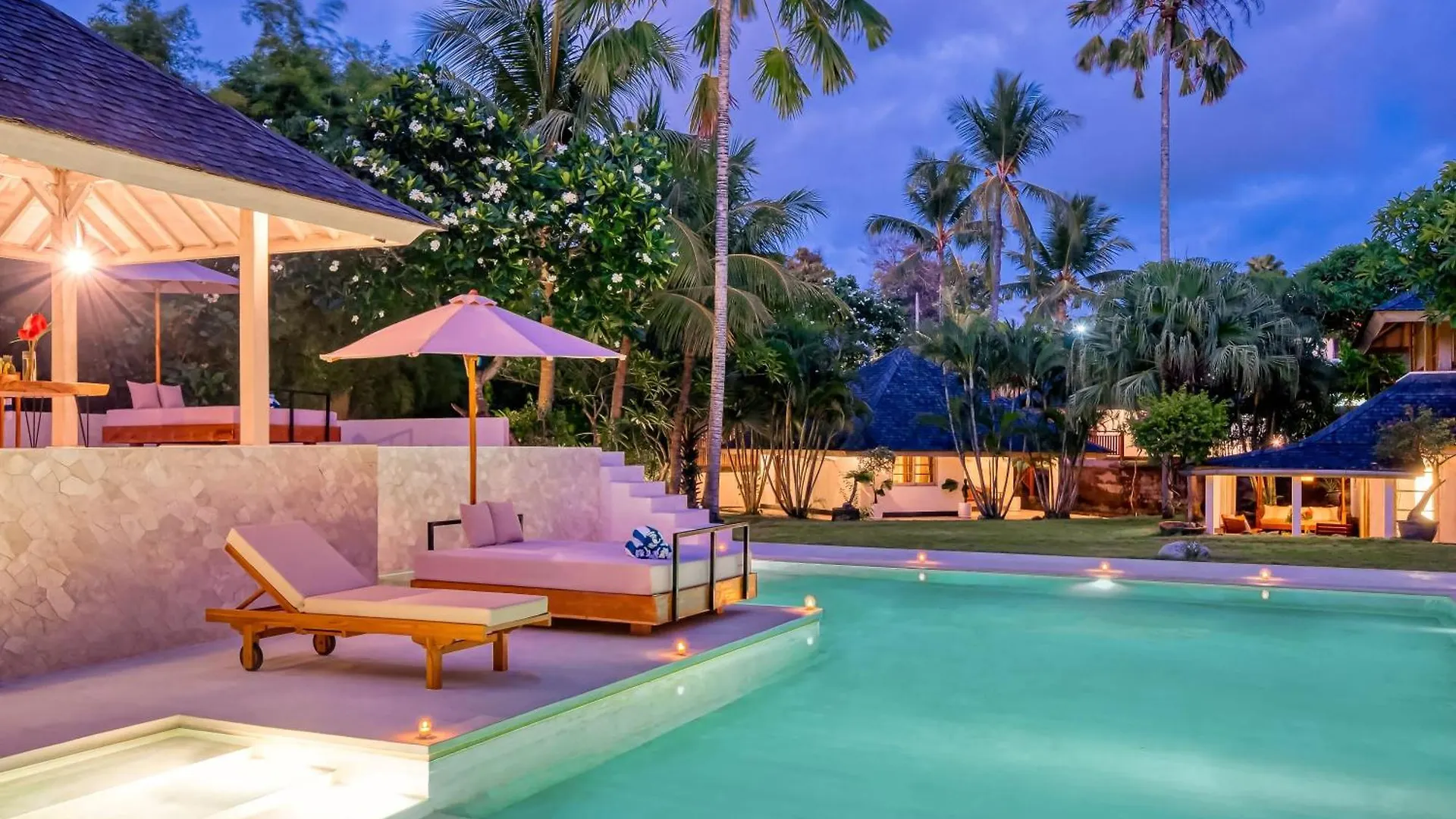 Spacious 2 Villas Combined 9 Bedrooms 2 Pools Seminyak