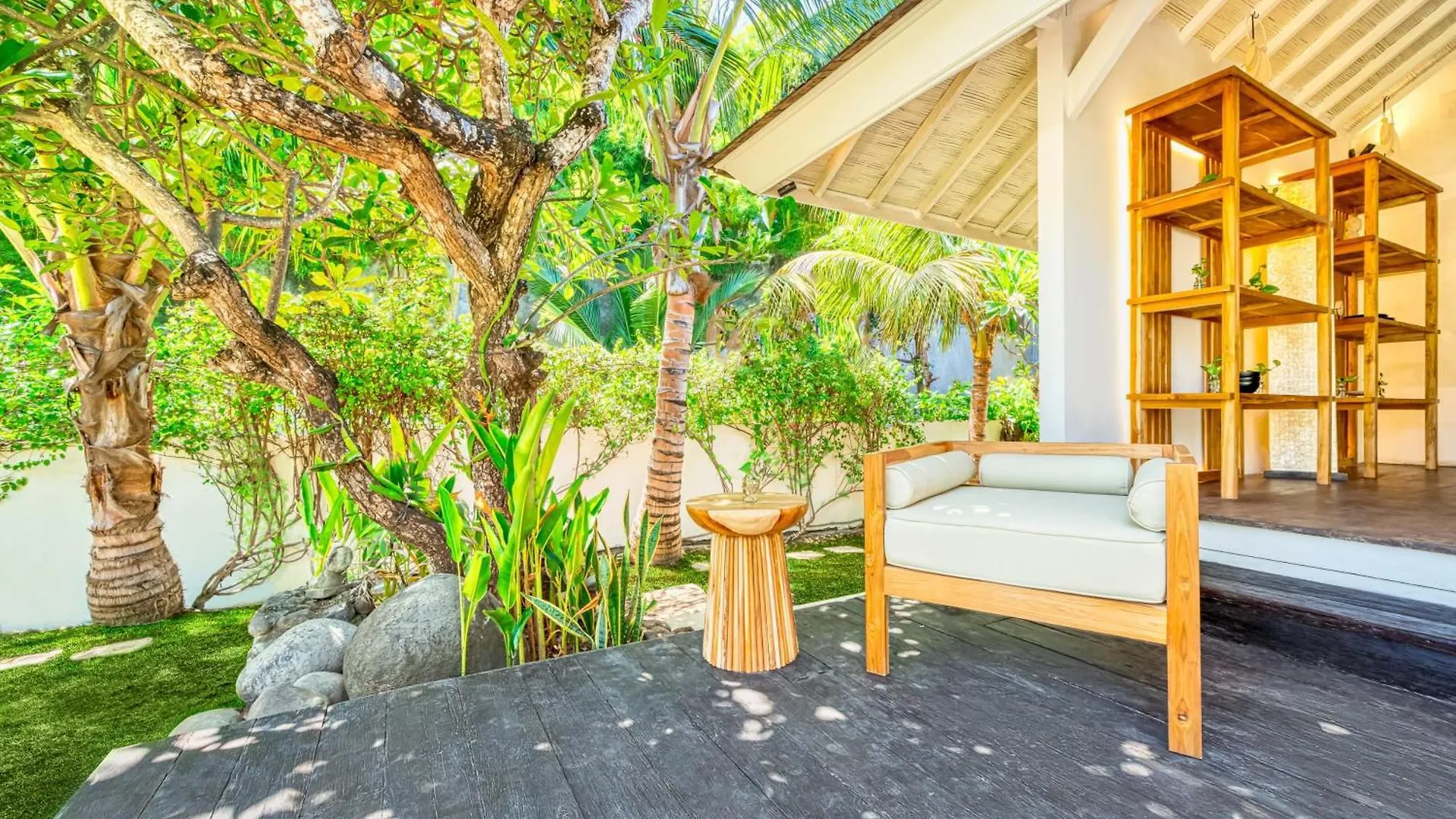 Spacious 2 Villas Combined 9 Bedrooms 2 Pools Seminyak