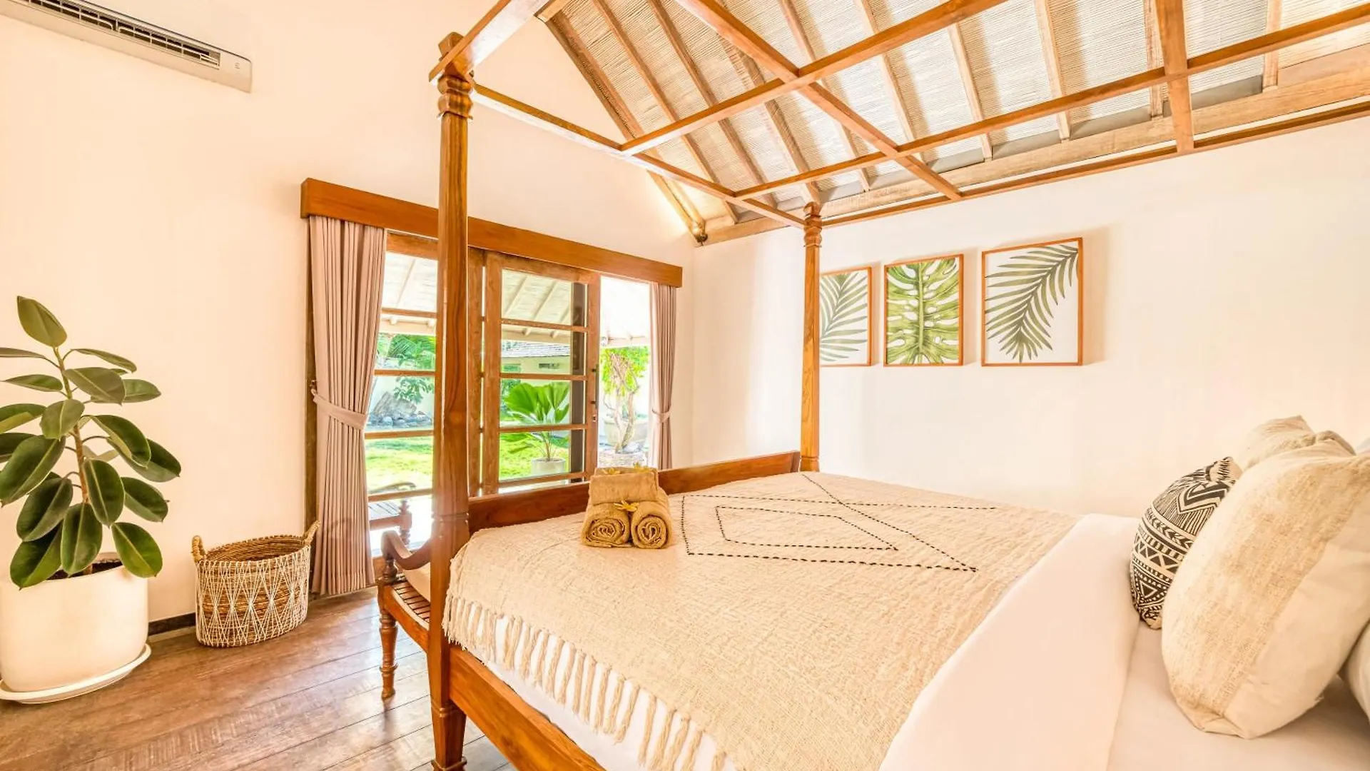 Holiday home Spacious 2 Villas Combined 9 Bedrooms 2 Pools Seminyak