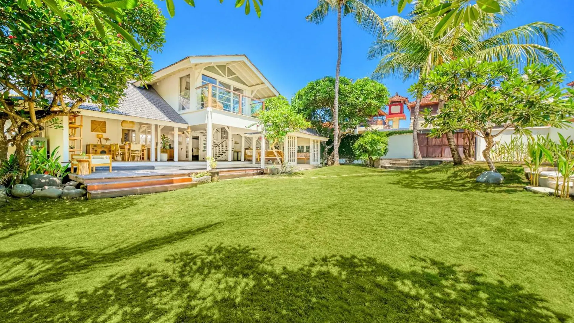 Spacious 2 Villas Combined 9 Bedrooms 2 Pools Seminyak  Holiday home Seminyak (Bali)