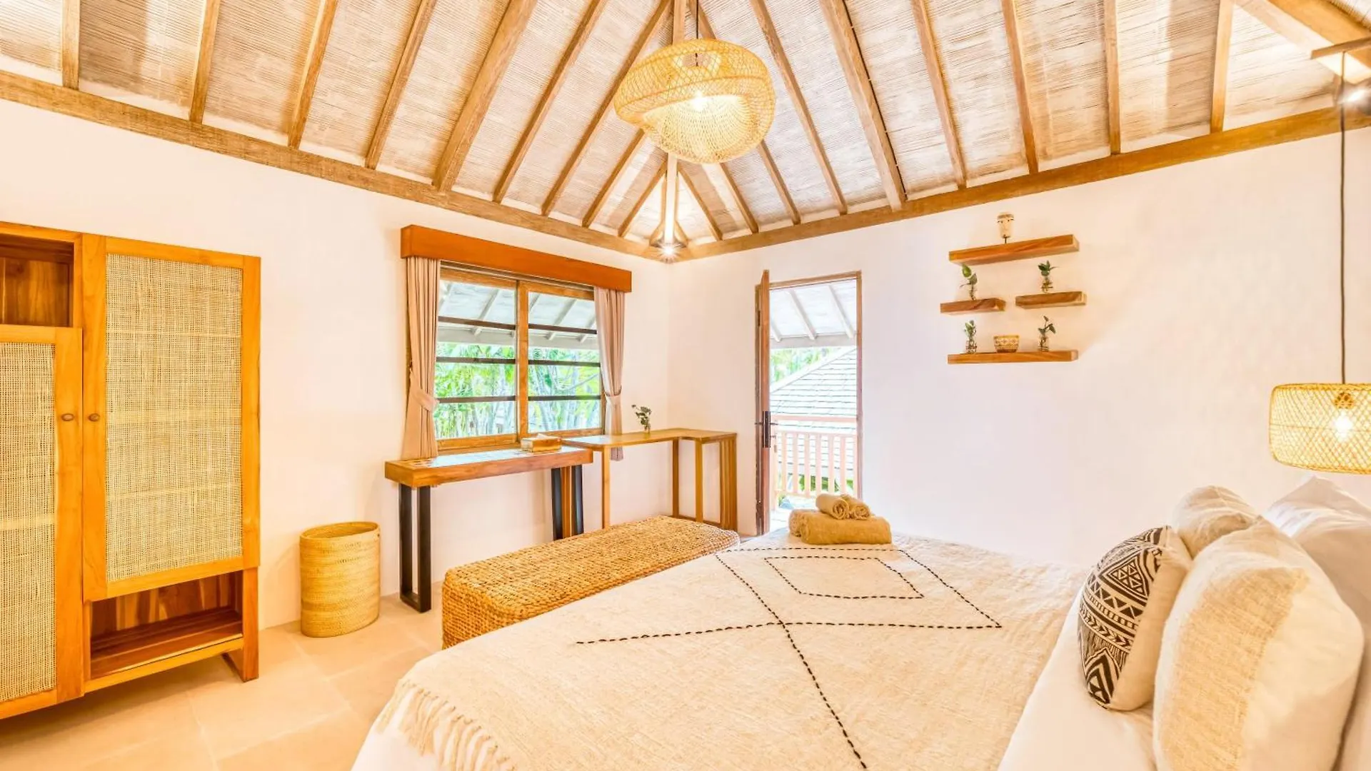 Spacious 2 Villas Combined 9 Bedrooms 2 Pools Seminyak Vakantiehuis