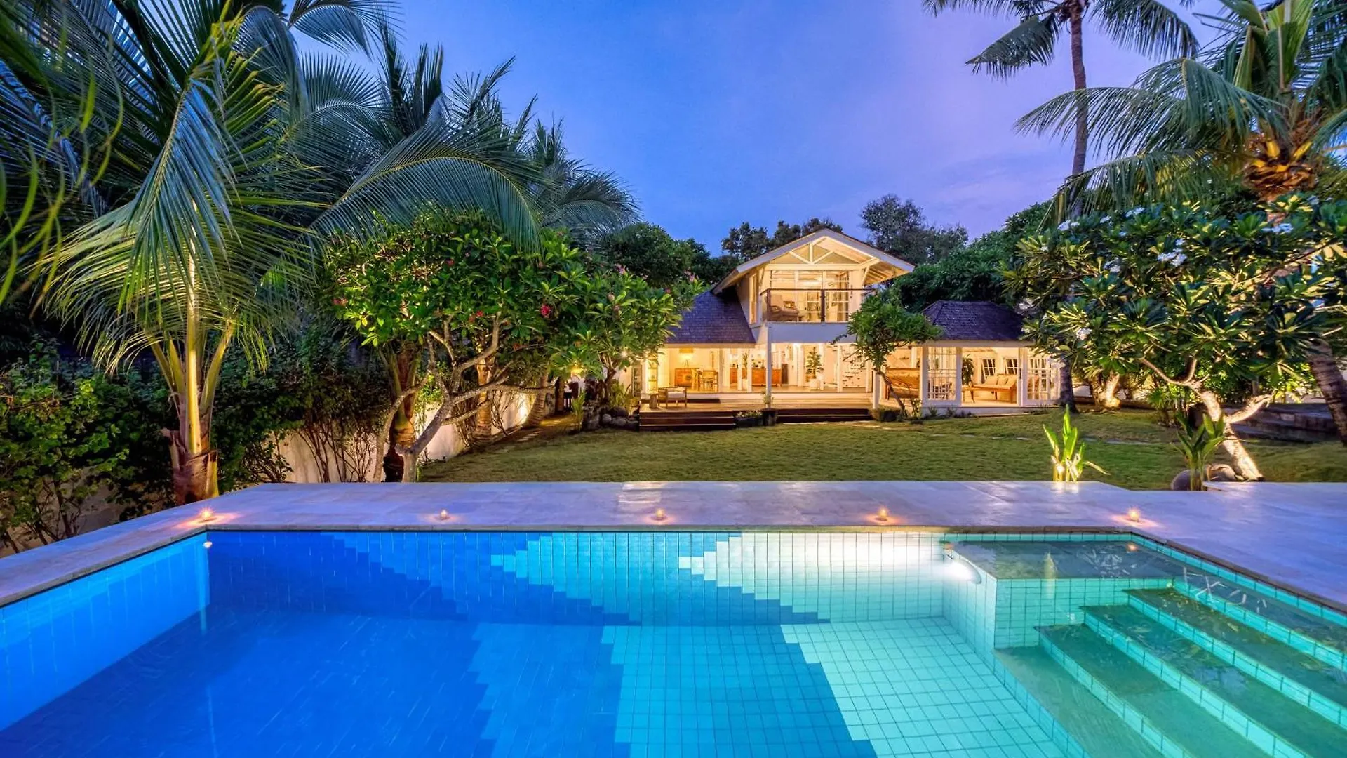 Vakantiehuis Spacious 2 Villas Combined 9 Bedrooms 2 Pools Seminyak Indonesië